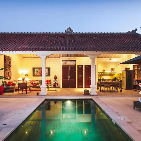 Villa Tahi - Stylish Luxury, Tranquil Location, Walk To Beach